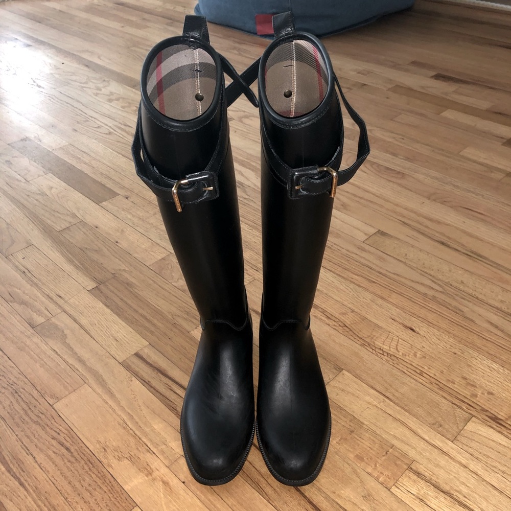 EUC Authentic Burberry Rain Boots in Sz 6 / 36